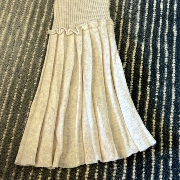 Olivia Warren Large off white sweater with  pleated sleeves - Picture 2 of 7